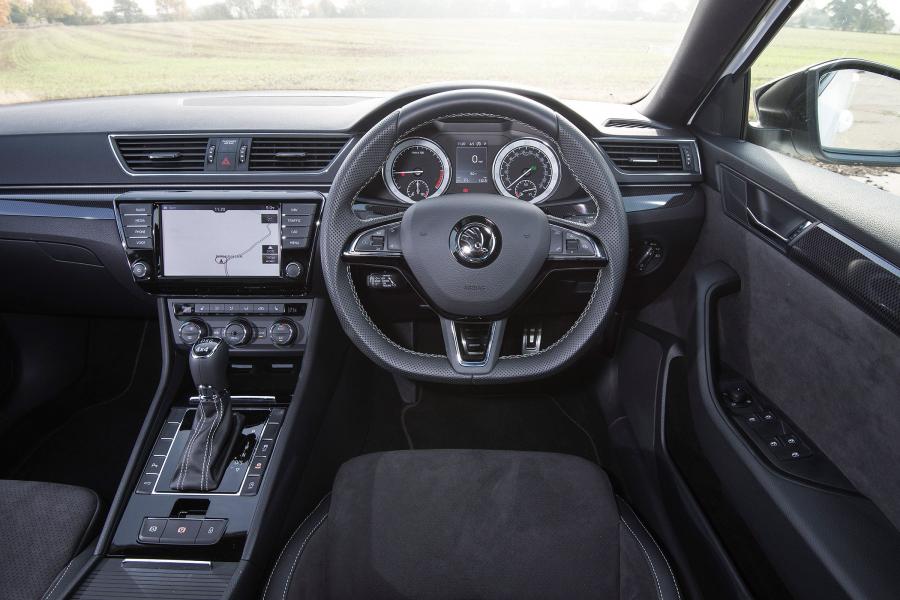 Торпедо Skoda Superb Wagon 4x4 SportLine 2016 года  (UK) (фото 3 из 24)